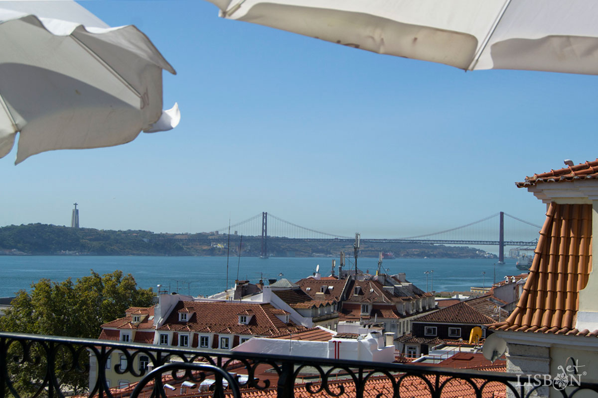 Terraço da Cantina das Freiras, Rua Ferragial