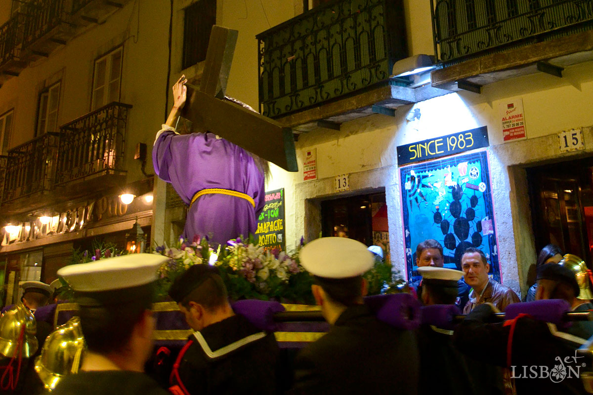 Procession of Senhor dos Passos: From Bairro Alto to São Roque