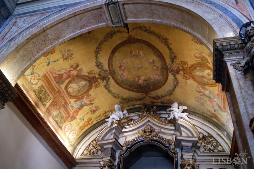 Ceiling of the main chapel of the Nossa Senhora da Oliveira Church