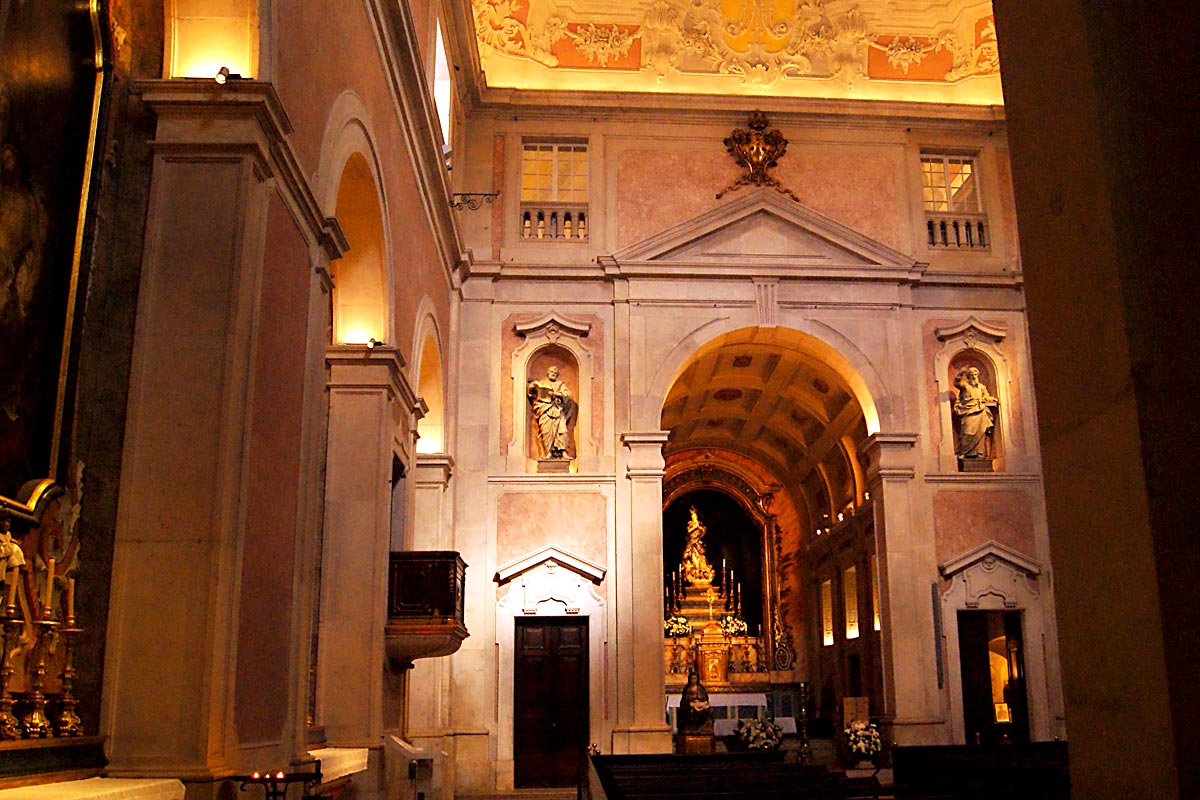 Church of Conceição Velha interior. The main chapel was the former funeral chapel of Simoa Godinha.