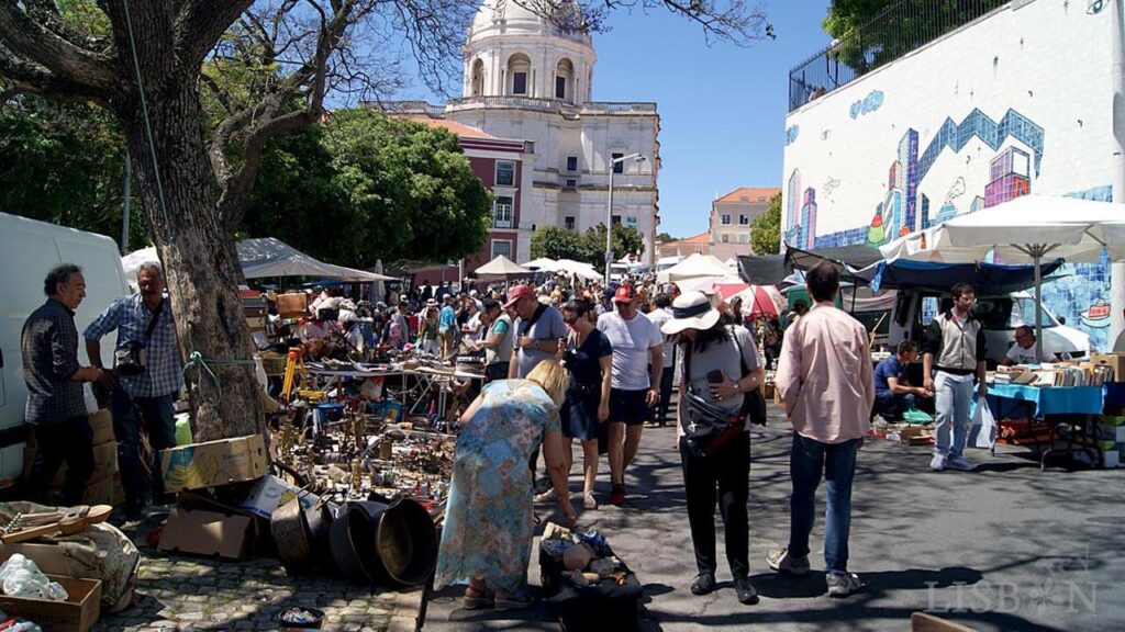 Feira da Ladra, a Mais Antiga Feira de Velharias de Lisboa