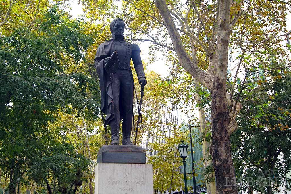 Estátua de vulto, em bronze de Simón Bolívar, de Arturo Rus Aguilero, 1978