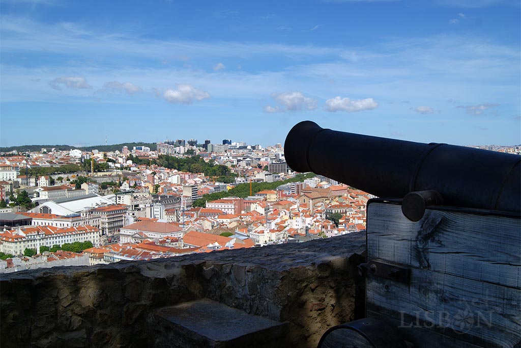 São Jorge Castle: the highest of the mythical seven hills of Lisbon is crowned by São Jorge Castle, classified as a national monument in 1910.