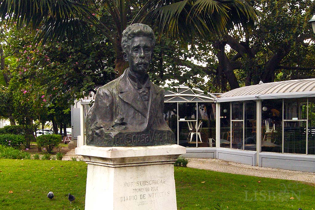 Busto de Sousa Viterbo, do escultor Francisco dos Santos, no Jardim do Príncipe Real