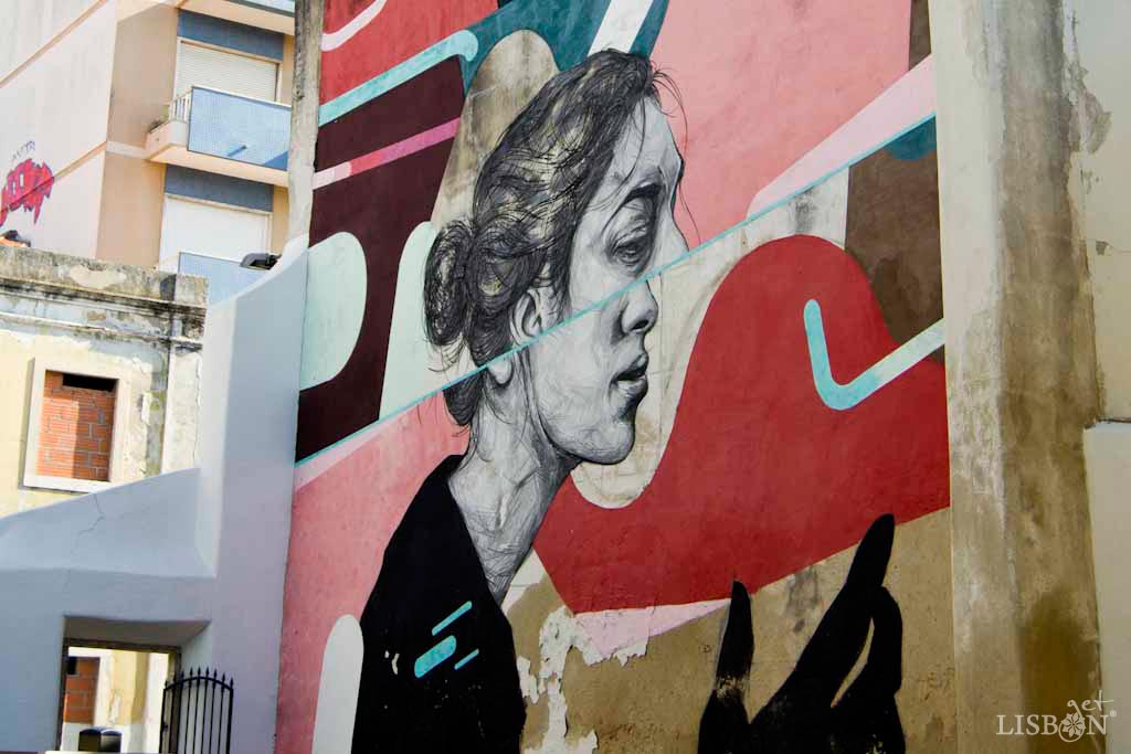 Mural “Introspecção”, executado por Frederico Draw e Rodrigo Alma e pode ser vista na Rua Dona Estefânia.