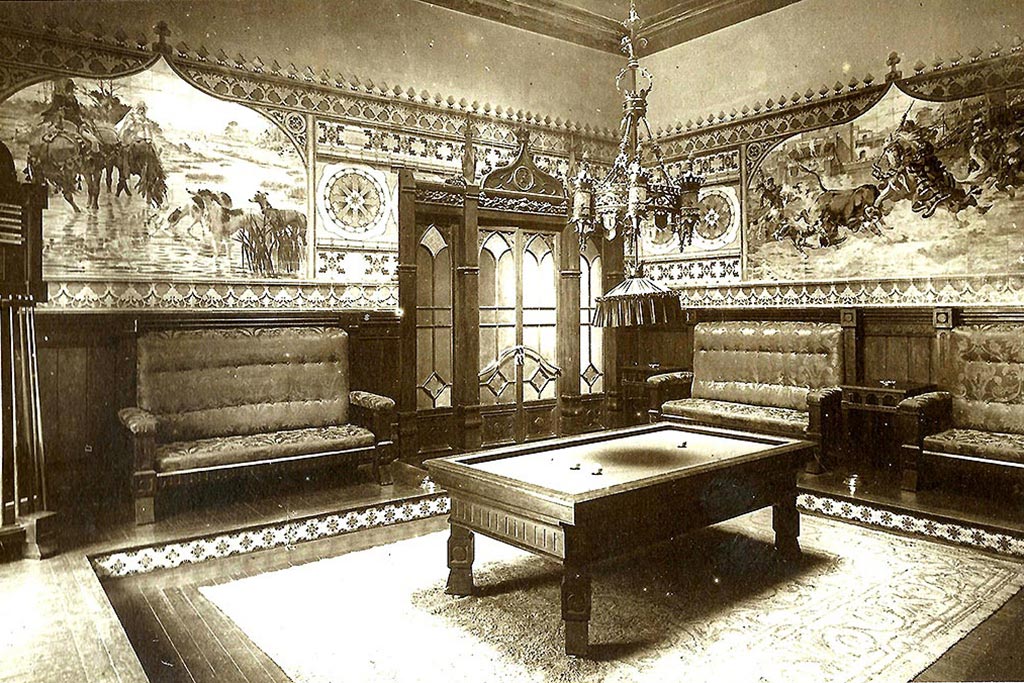 Sala dos bilhares decorada com azulejos de Jorge Colaço