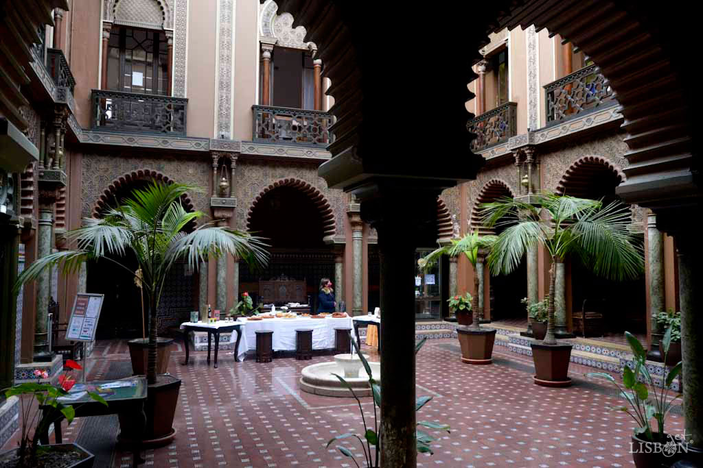 Casa do Alentejo: pátio neo-árabe