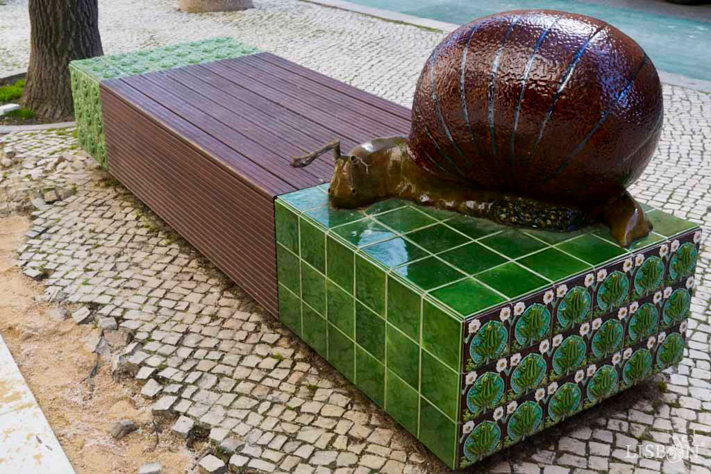 Banco com Caracol e azulejos da Fábrica Bordalo Pinheiro