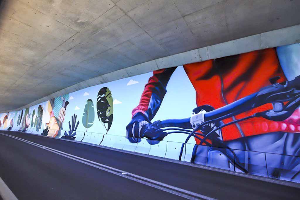 Tunnel of Figueirinha, Setúbal. “Live Arrábida” is the theme of the second tunnel, which is partially open. Here are highlighted the sports that can be done in this magnificent mountain, including: BTT, climbing, trekking, paragliding or simply hiking.