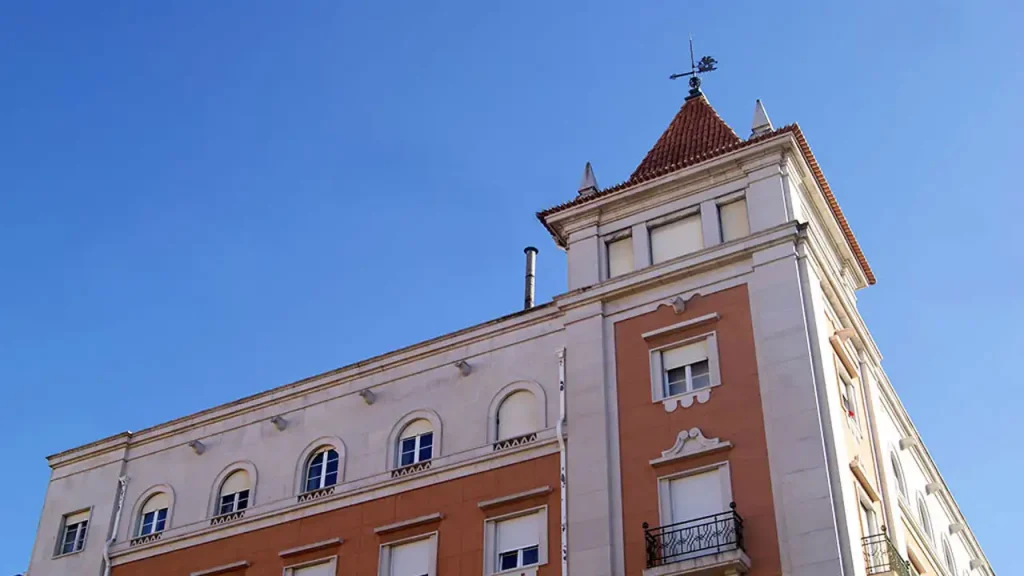 O Estilo Arquitectónico Português Suave na Lisboa de 40. Edifício na Av. António Augusto de Aguiar
