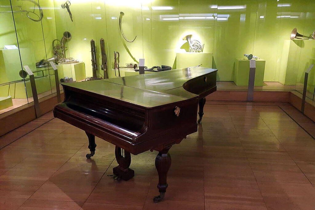 O Piano Boisselot que Liszt trouxe para Lisboa e que está exposto no Museu Nacional da Música