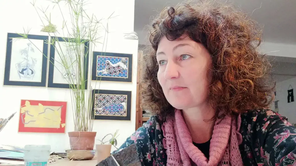 Em Lisboa em Nós de Cathy Douzil, esta artista francesa conta-nos a sua história e apresenta-nos os seus trabalhos onde muitas vezes a azulejaria portuguesa marca presença.