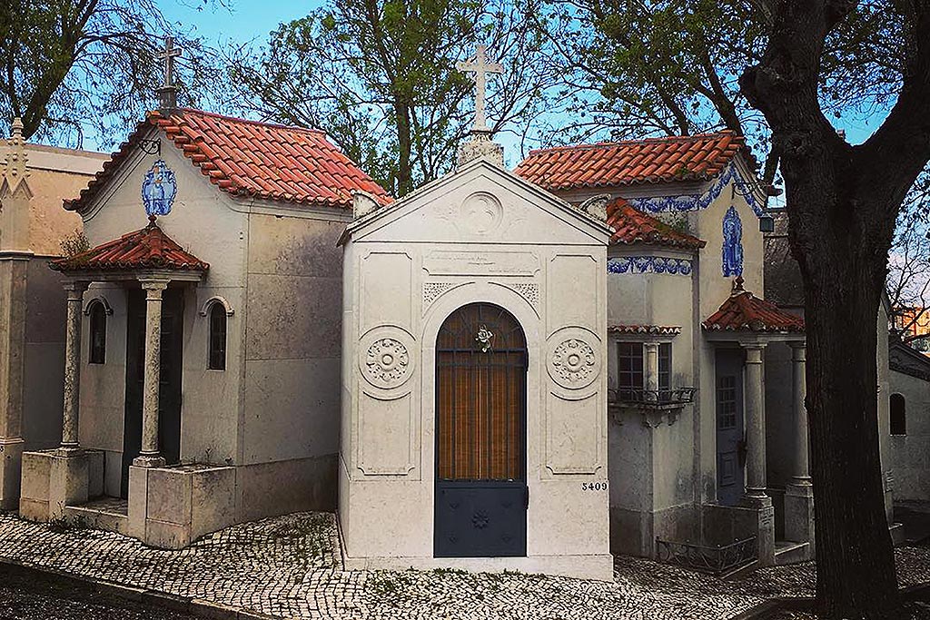 The Portuguese House in Cemeteries - Portuguese House mausoleums