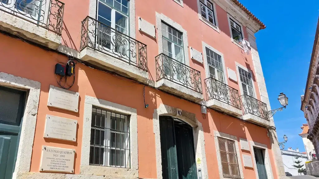 Casa das Placas Evocativas no Bairro Alto, no nº6 da Rua João Pereira da Rosa