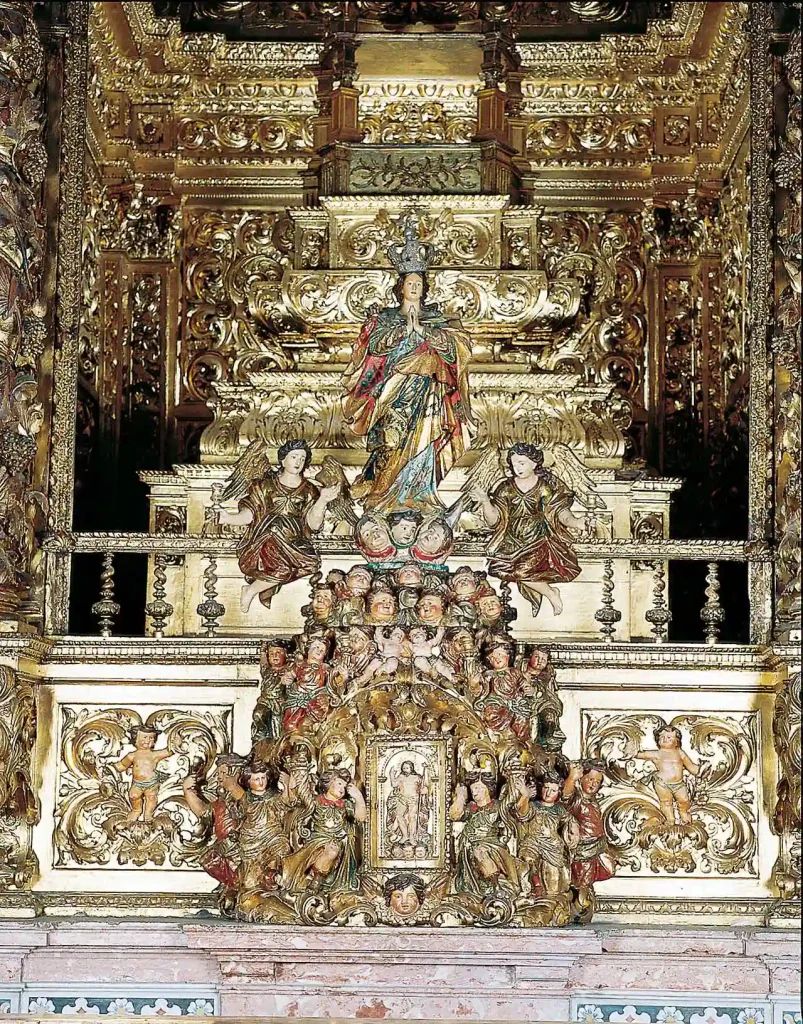 Pormenor de talha dourada da Capela-Mor da Igreja dos Cardaes