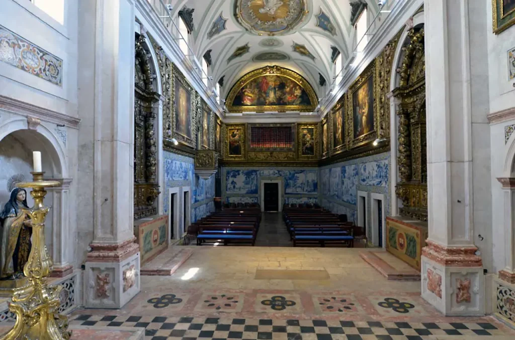 Vista da Igreja do Convento dos Cardaes, a partir do Altar-Mor