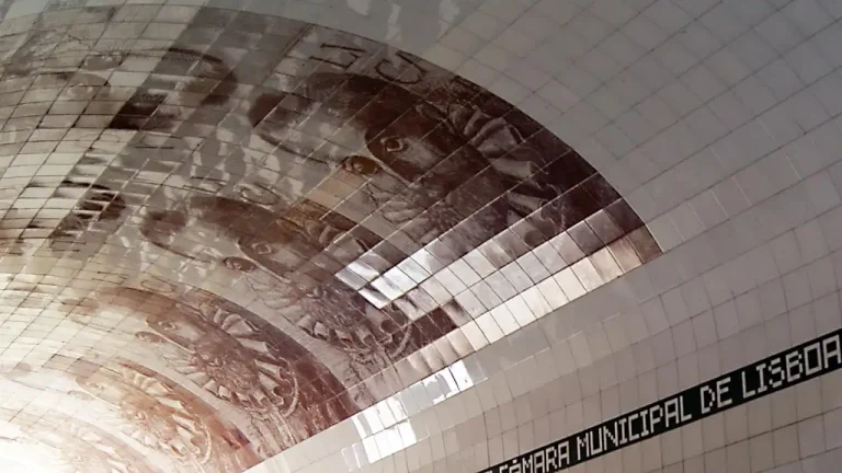 Percurso Privado A Lisboa de Camões - Painel de azulejo no Pátio do Tronco