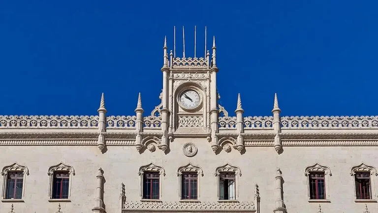 Percurso Privado As Estações Ferroviárias de Lisboa - Parte superior da fachada da Estação Central do Rossio