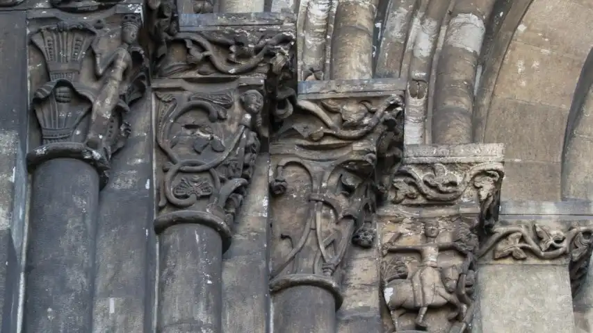 Private Walking Tour Old Lisbon - details of the portal of the Sé Cathedral