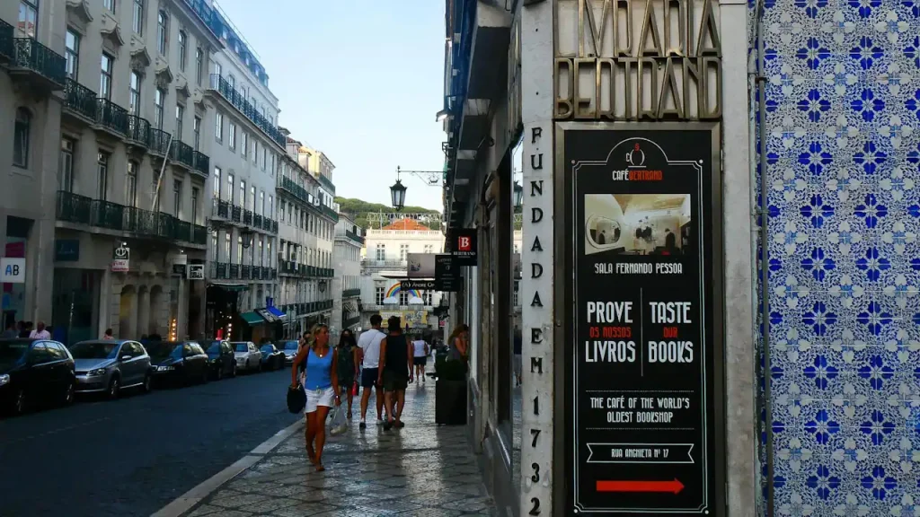 Percurso Privado Lisboa Através das Suas Lojas Tradicionais - Livraria Bertrand, a mais antiga livraria do mundo em funcionamento; Rua Garrett