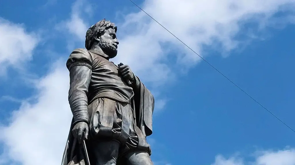 Private Walking Tour The Lisbon of Camões - Monument to Luís de Camões in Luís de Camões Square