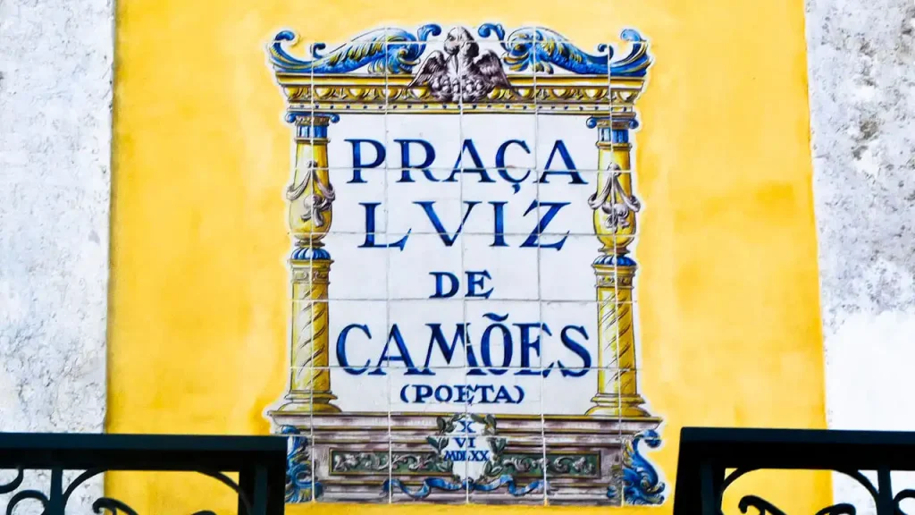 Private Walking Tour The Lisbon of Camões - Toponymic plaque Praça Luís de Camões