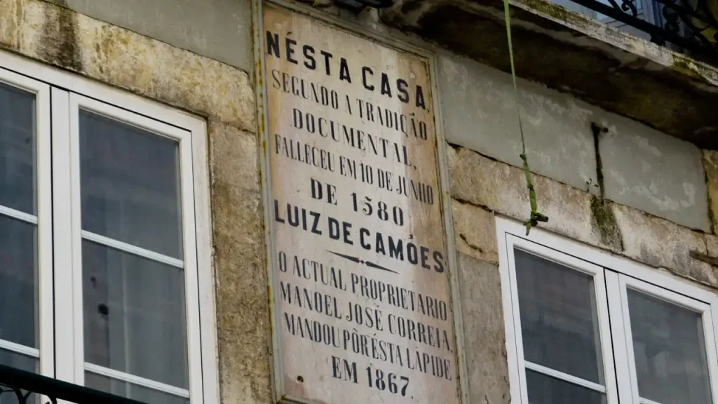 Private Walking Tour The Lisbon of Camões - Plaque at Calçada de Santana, 139