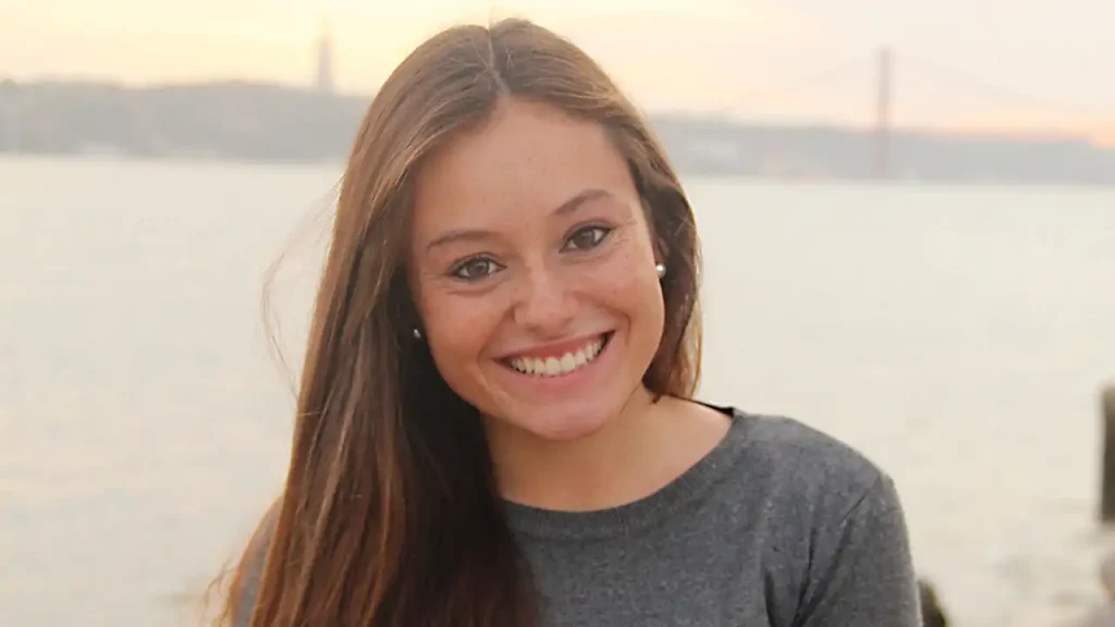 Em Lisboa em Nós de Luísa Petiz apresentamos esta simpática jovem ilustradora que nos cativa pelo sorriso aberto e o seu olhar apaixonado pela cidade.