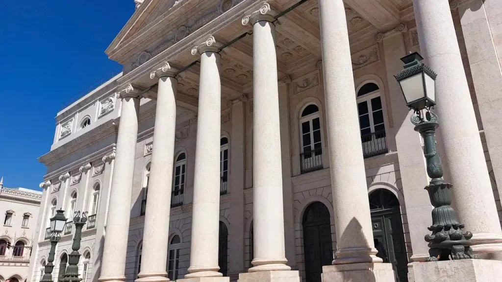 Percurso Privado Lisboa e o Terramoto de 1755 - Colunas do Teatro D. Maria II