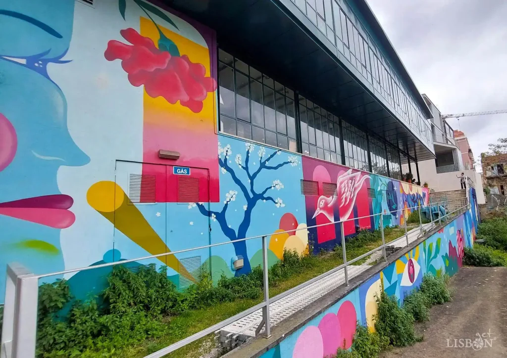 25 April in the Urban Art of Lisbon, mural by Kruella D’Enfer