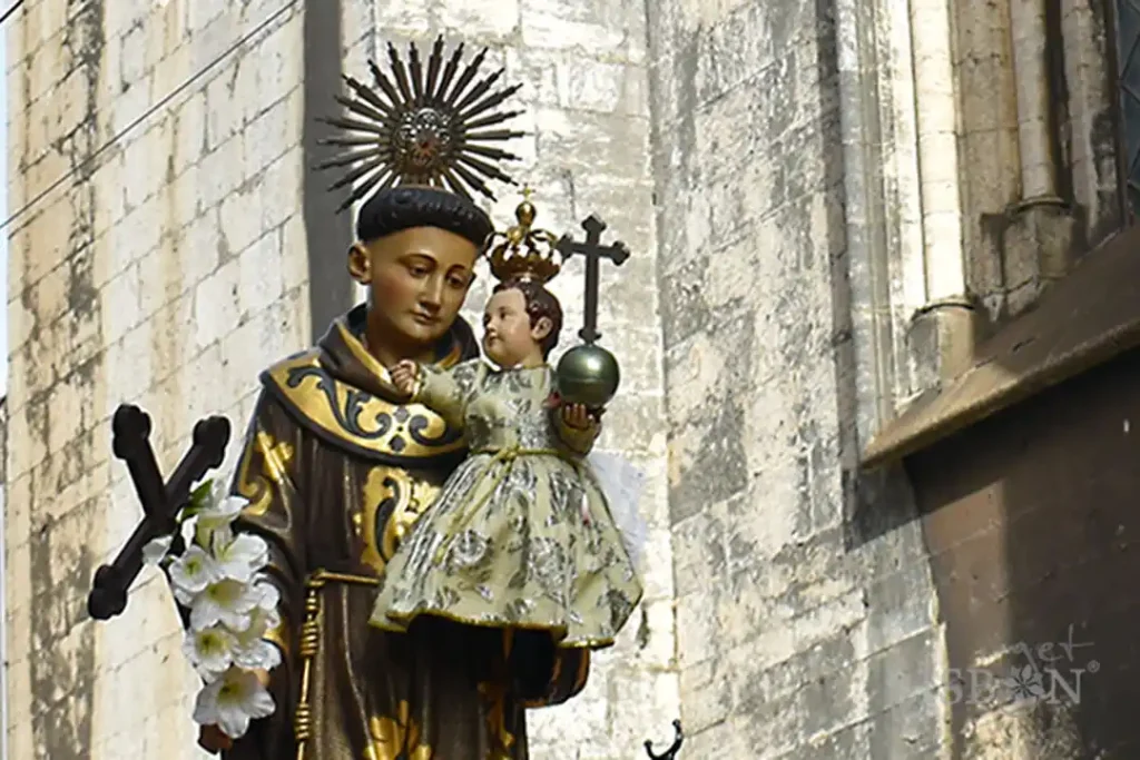 Imagem que se conserva na Igreja de Santo António e que sai na procissão a 13 de Junho