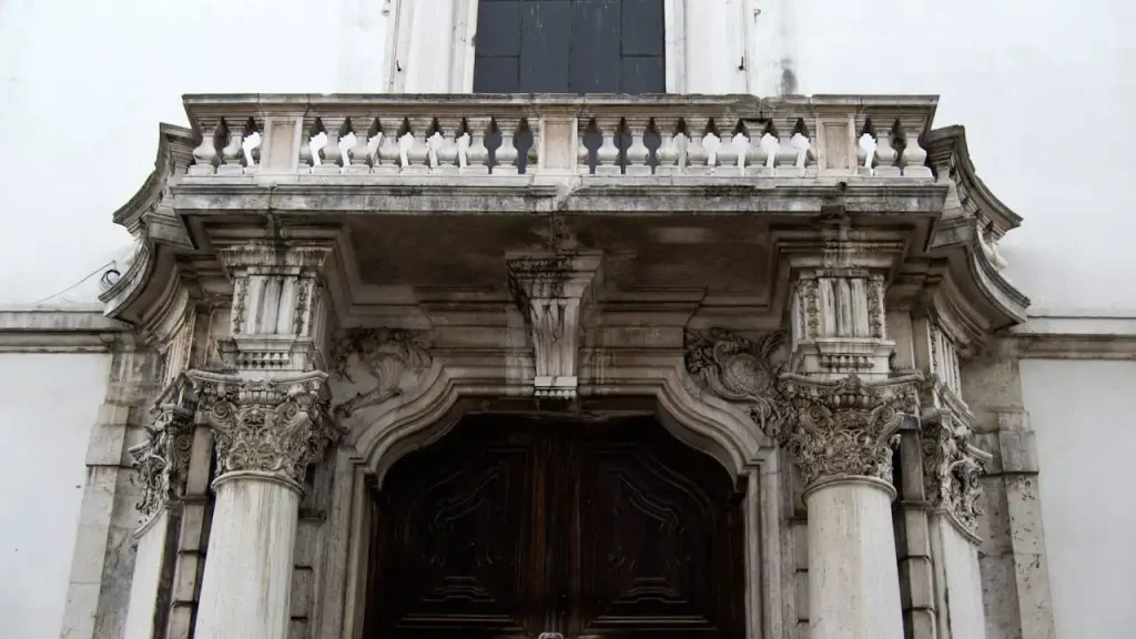 Percurso Privado Lisboa e o Terramoto de 1755 - Sacada, portal e colunas da Igreja de São Domingos